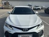 Toyota Camry 2021 года за 13 900 000 тг. в Алматы – фото 3