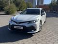 Toyota Camry 2021 года за 12 500 000 тг. в Караганда – фото 2