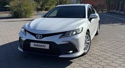 Toyota Camry 2021 года за 12 500 000 тг. в Караганда – фото 2