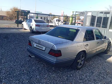 Mercedes-Benz E 220 1994 года за 2 350 000 тг. в Шымкент – фото 7