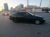 Toyota Carina E 1997 года за 900 000 тг. в Семей – фото 2