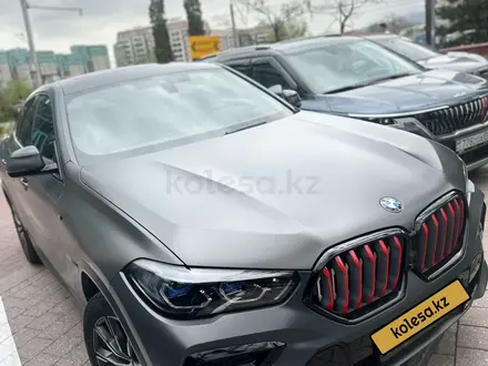 BMW X6 2021 года за 49 000 000 тг. в Алматы – фото 4