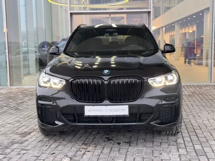 BMW X5 2022 года за 43 500 000 тг. в Алматы – фото 2