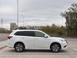 Mitsubishi Outlander 2022 года за 10 800 000 тг. в Астана – фото 2