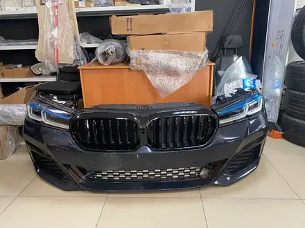 Передний бампер BMW 5-series G30 за 450 000 тг. в Павлодар