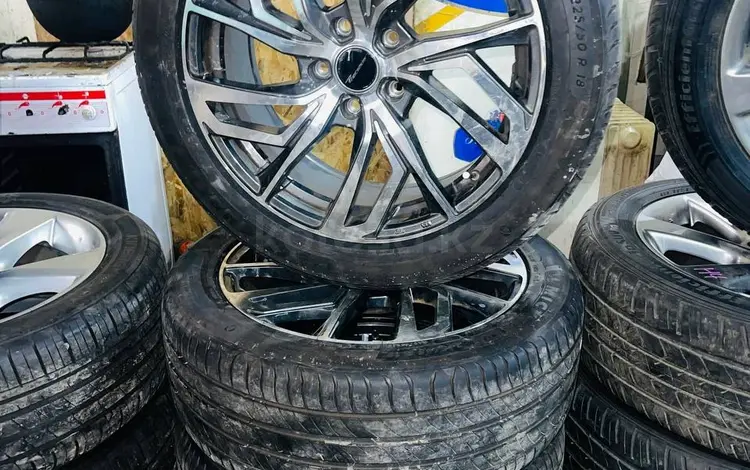 Диски в месте с резиной 225/50R18 99Wfor1 000 тг. в Алматы