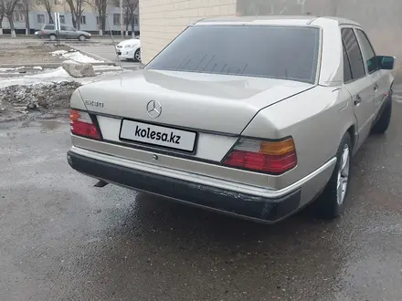 Mercedes-Benz E 230 1991 года за 2 490 000 тг. в Тараз – фото 4