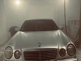 Mercedes-Benz E 200 1997 годаүшін2 000 000 тг. в Астана
