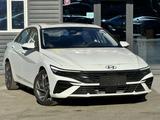 Hyundai Elantra 2023 года за 9 950 000 тг. в Астана – фото 2