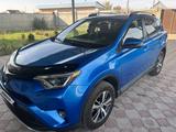 Toyota RAV4 2018 годаfor10 900 000 тг. в Алматы