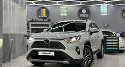 Toyota RAV4 2021 года за 23 000 000 тг. в Шымкент