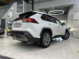 Toyota RAV4 2021 годаfor21 500 000 тг. в Шымкент – фото 5