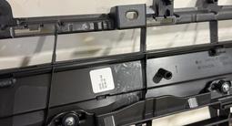 Решетка в бампер на TOYOTA CAMRY за 195 000 тг. в Алматы – фото 4