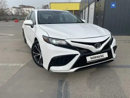 Toyota Camry 2019 года за 11 450 000 тг. в Алматы – фото 37