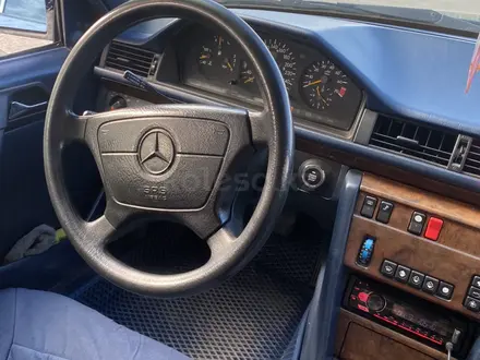 Mercedes-Benz E 320 1993 года за 2 500 000 тг. в Уральск – фото 15