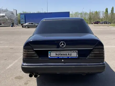 Mercedes-Benz E 320 1993 года за 2 800 000 тг. в Алматы – фото 5