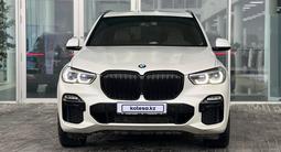 BMW X5 2021 года за 37 500 000 тг. в Алматы – фото 2