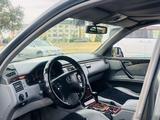 Mercedes-Benz E 280 2000 года за 2 400 000 тг. в Алматы – фото 2