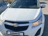 Chevrolet Cruze 2013 года за 3 500 000 тг. в Атырау – фото 2