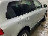 Volkswagen Touareg 2004 года за 5 000 000 тг. в Шымкент – фото 2