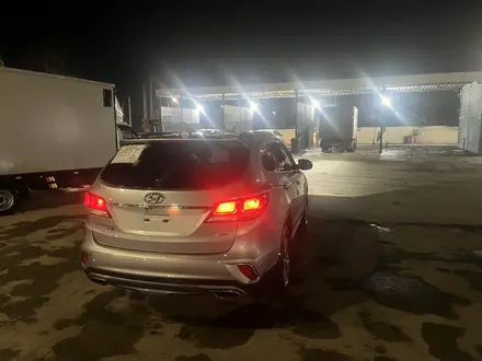 Hyundai Santa Fe 2018 года за 13 000 000 тг. в Караганда – фото 14
