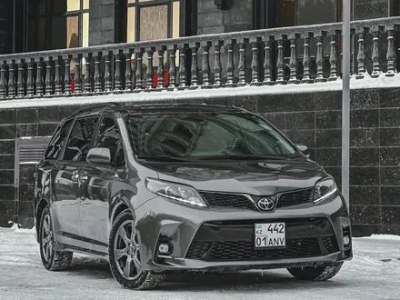 Минивэн Toyota Sienna! Выезд РК! Без водителя! в Астана