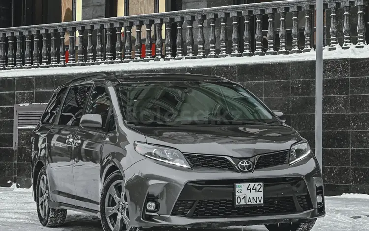 Минивэн Toyota Sienna! Выезд РК! Без водителя! в Астана