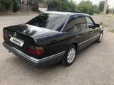 Mercedes-Benz E 220 1994 года за 3 400 000 тг. в Алматы – фото 2