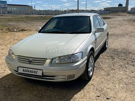 Toyota Camry 1998 года за 2 900 000 тг. в Актобе