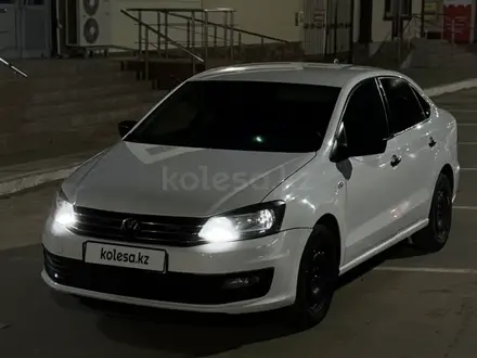 Volkswagen Polo 2018 года за 3 000 000 тг. в Атырау – фото 2