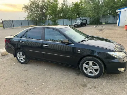 Toyota Camry 2005 года за 5 700 000 тг. в Актобе – фото 12