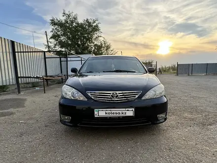 Toyota Camry 2005 года за 5 700 000 тг. в Актобе – фото 10