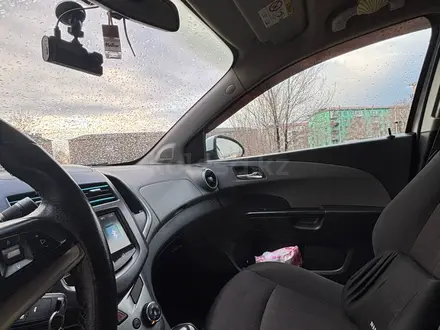 Chevrolet Aveo 2013 года за 3 550 000 тг. в Караганда – фото 2
