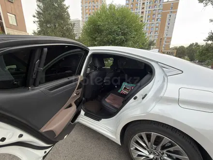 Lexus ES 300h 2023 года за 30 000 000 тг. в Алматы – фото 4