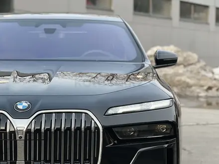 BMW 735 2022 года за 85 000 000 тг. в Алматы