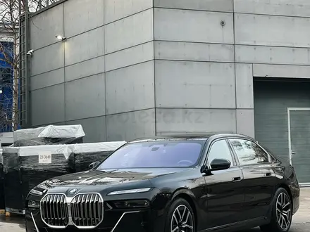 BMW 735 2022 года за 85 000 000 тг. в Алматы – фото 11