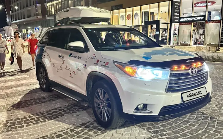 Toyota Highlander 2014 годаfor15 900 000 тг. в Атырау