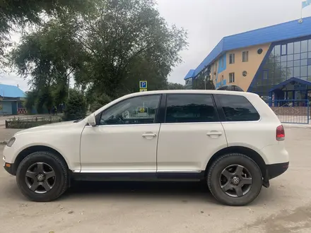 Volkswagen Touareg 2006 года за 5 700 000 тг. в Алматы – фото 2