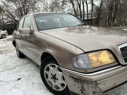 Mercedes-Benz C 220 1993 года за 1 350 000 тг. в Есик – фото 4