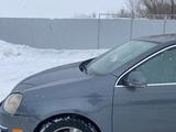 Volkswagen Jetta 2005 года за 2 200 000 тг. в Уральск – фото 4