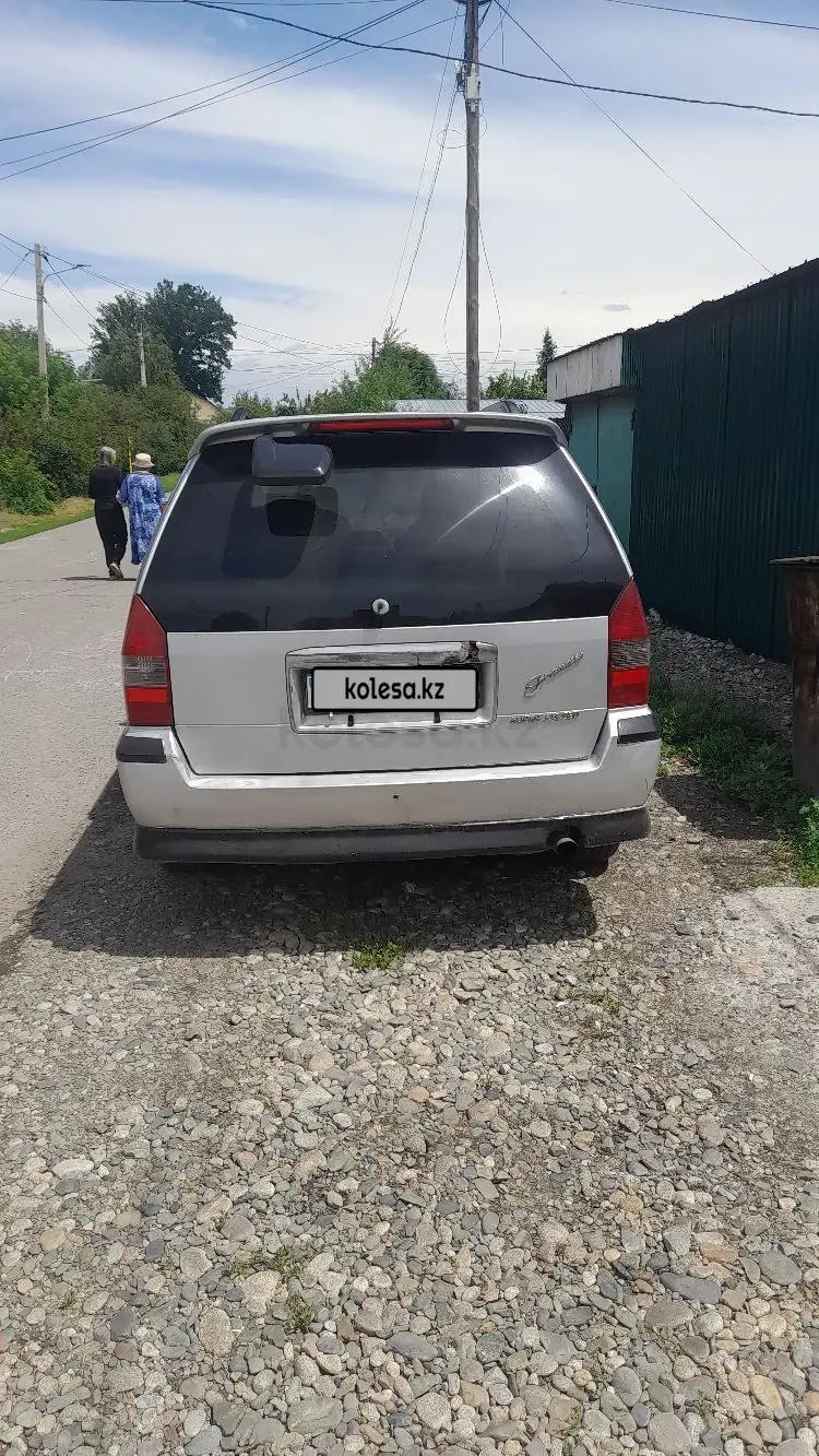 Mitsubishi Chariot, 1998