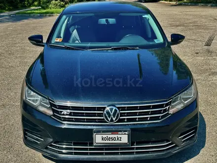 Volkswagen Passat 2017 года за 5 700 000 тг. в Алматы – фото 3