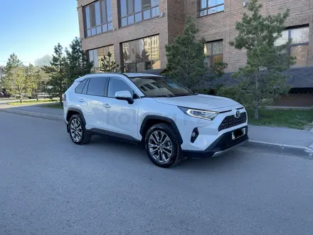 Toyota RAV4 2021 года за 15 800 000 тг. в Астана – фото 12