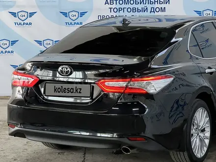 Toyota Camry 2019 года за 16 650 000 тг. в Шымкент – фото 3