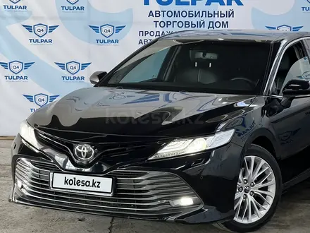 Toyota Camry 2019 года за 16 650 000 тг. в Шымкент – фото 2