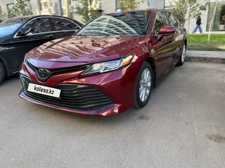 Toyota Camry 2020 года за 11 500 000 тг. в Астана