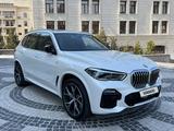 BMW X5 2021 года за 43 600 000 тг. в Алматы – фото 2