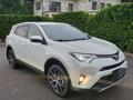 Toyota RAV4 2018 года за 14 100 000 тг. в Алматы – фото 2