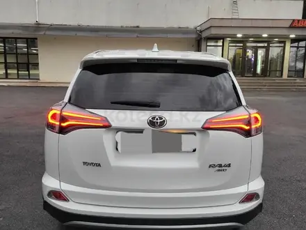 Toyota RAV4 2018 года за 14 100 000 тг. в Алматы – фото 3