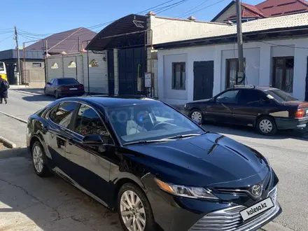 Toyota Camry 2019 года за 12 200 000 тг. в Шымкент – фото 2